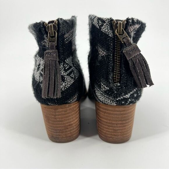 Toms Leila Suede Aztec Ankle Boot Dark Gray & Black Sz 7 - Picture 5 of 7